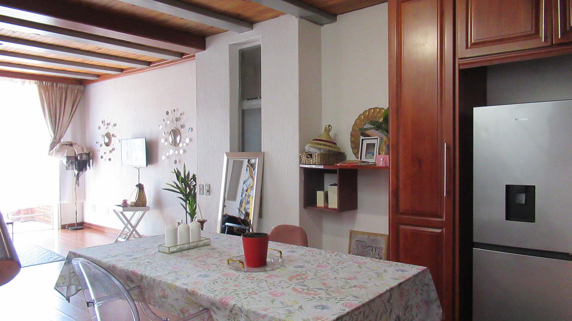 Dining Room - 33 square meters of property in The Hill