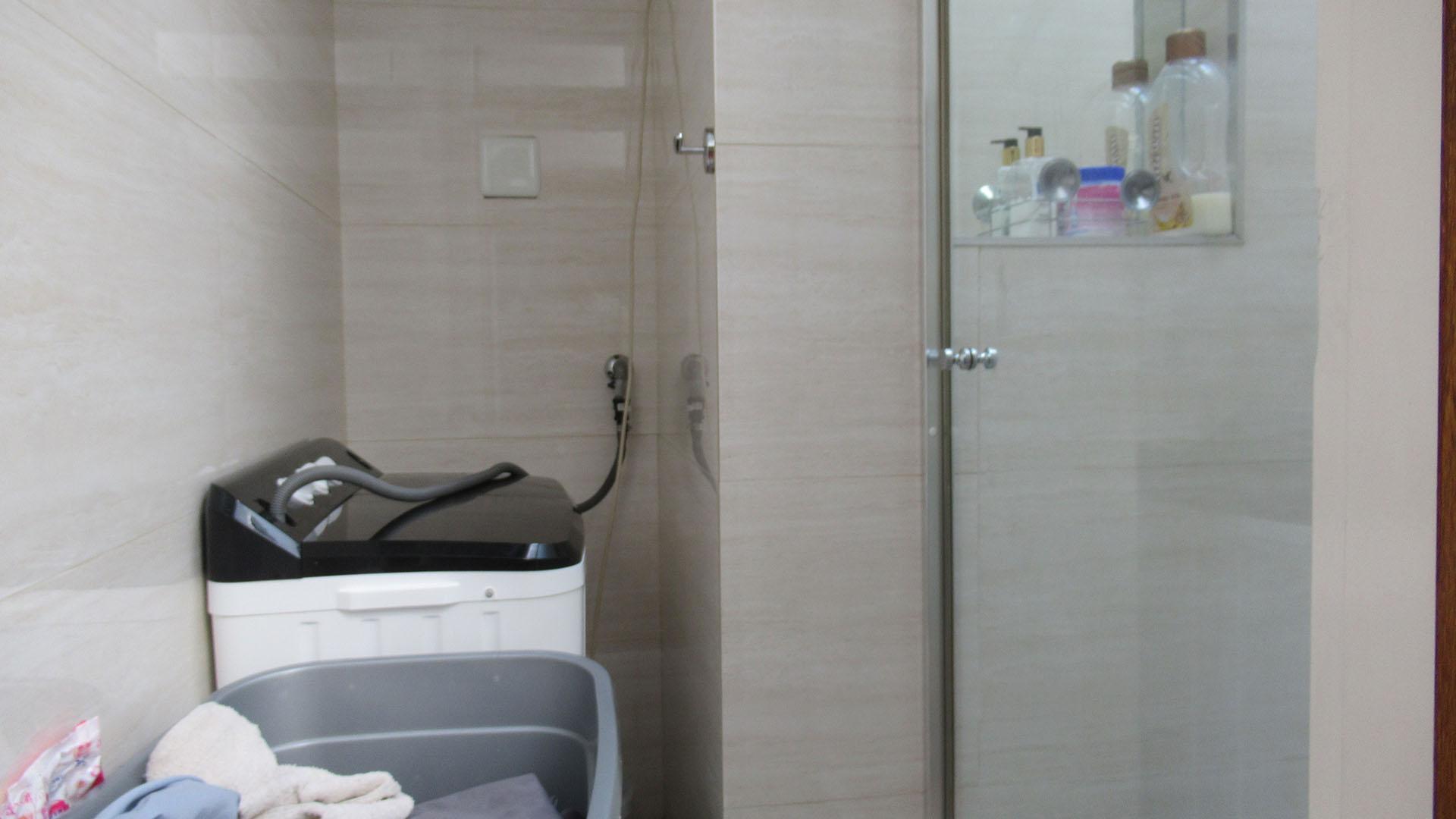 Bathroom 2 - 3 square meters of property in The Hill