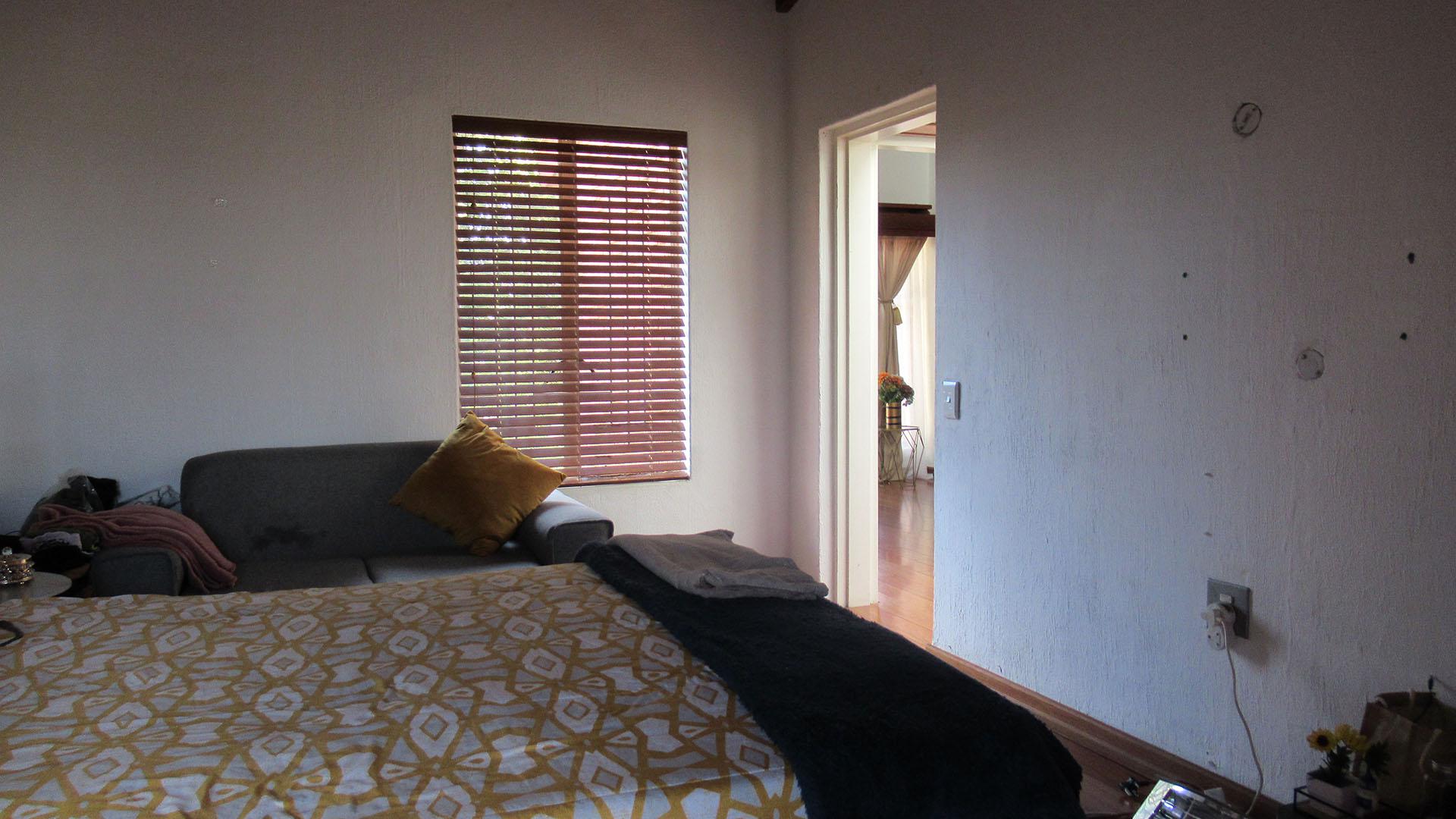 Bed Room 3 - 15 square meters of property in The Hill