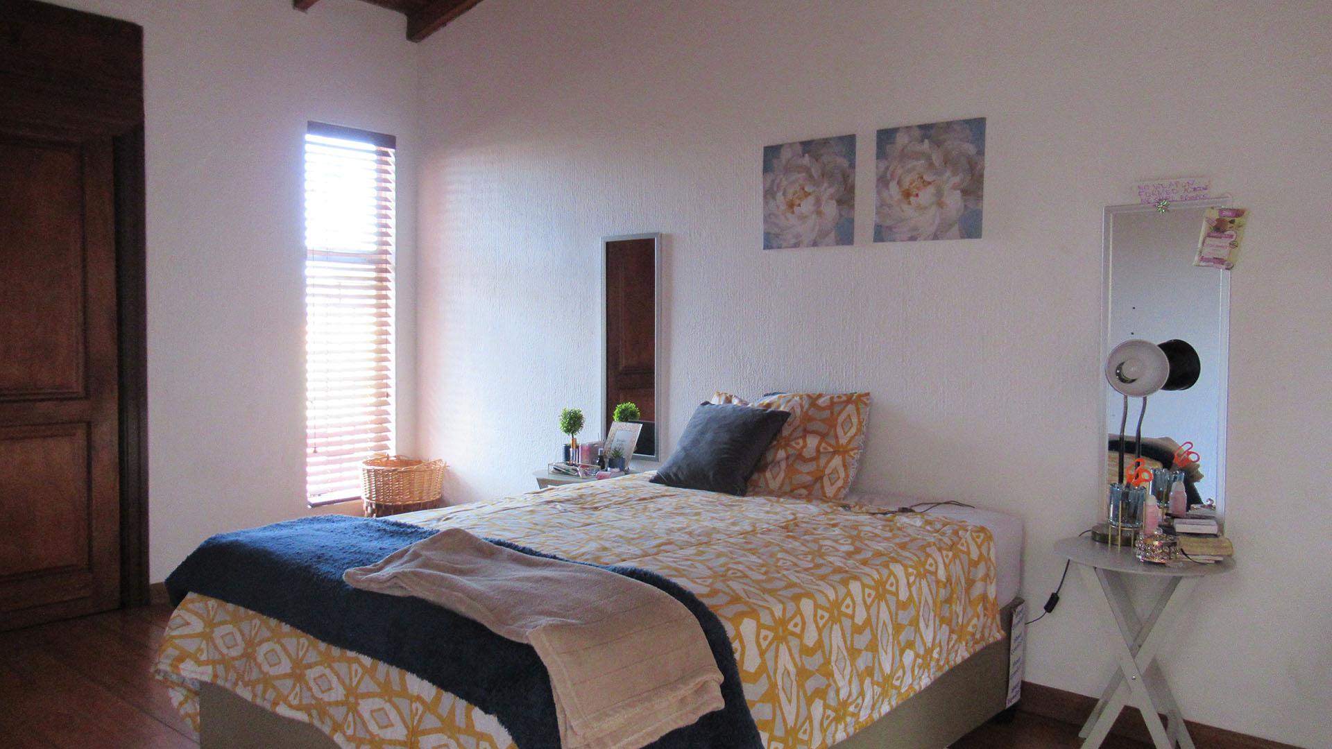 Bed Room 3 - 15 square meters of property in The Hill