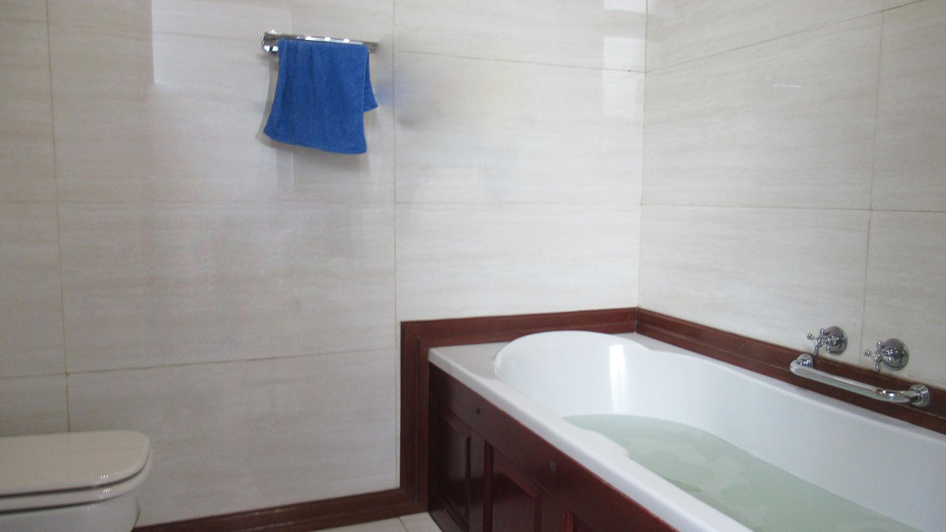 Bathroom 1 - 5 square meters of property in The Hill
