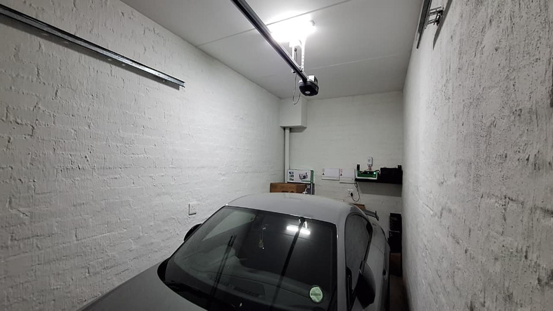 Garage - 17 square meters of property in Craighall