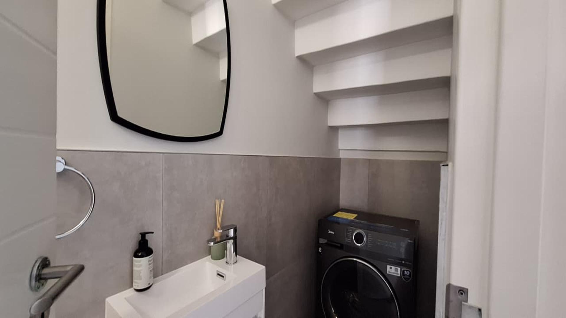 Guest Toilet - 4 square meters of property in Craighall