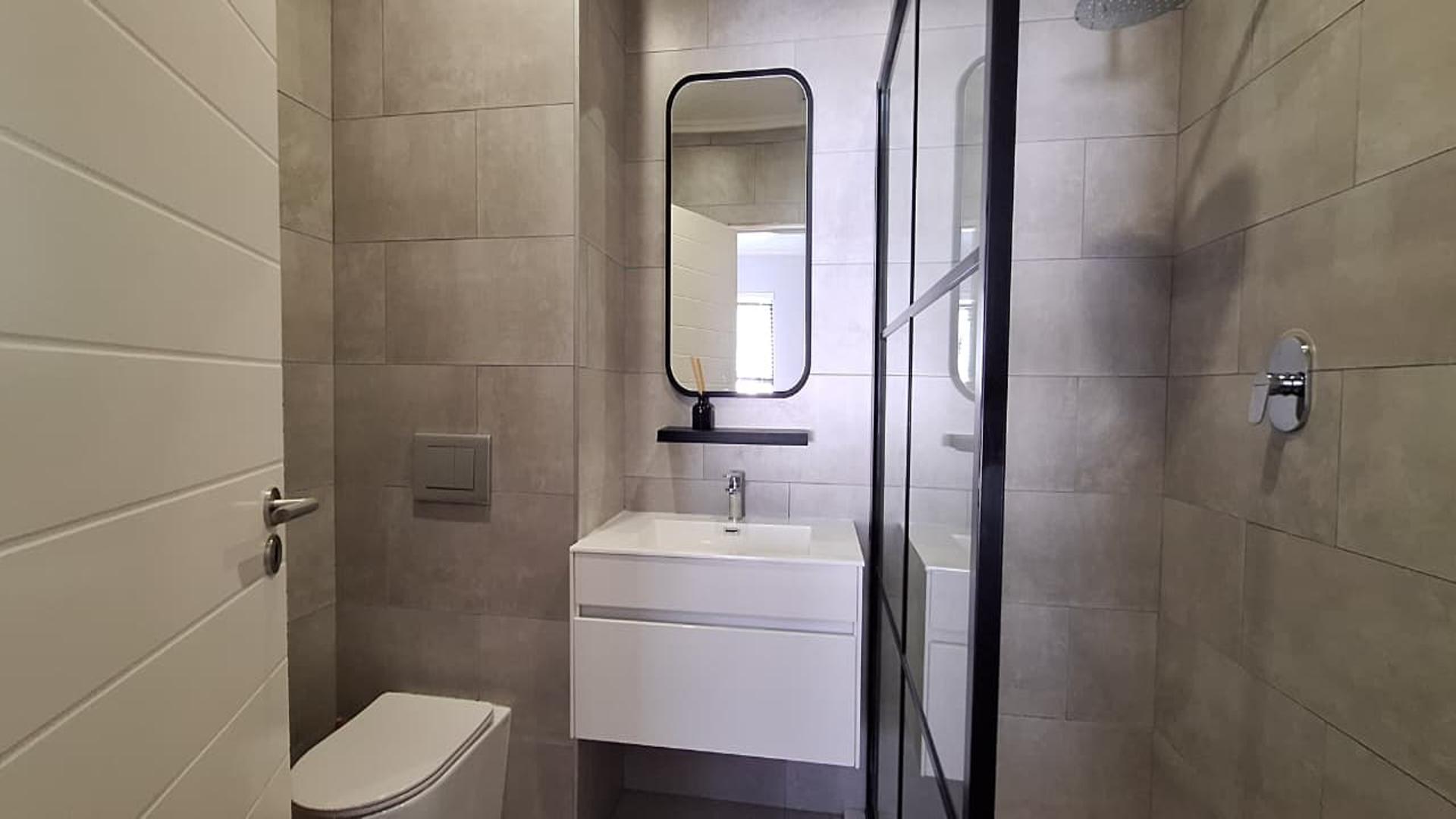 Bathroom 1 - 6 square meters of property in Craighall