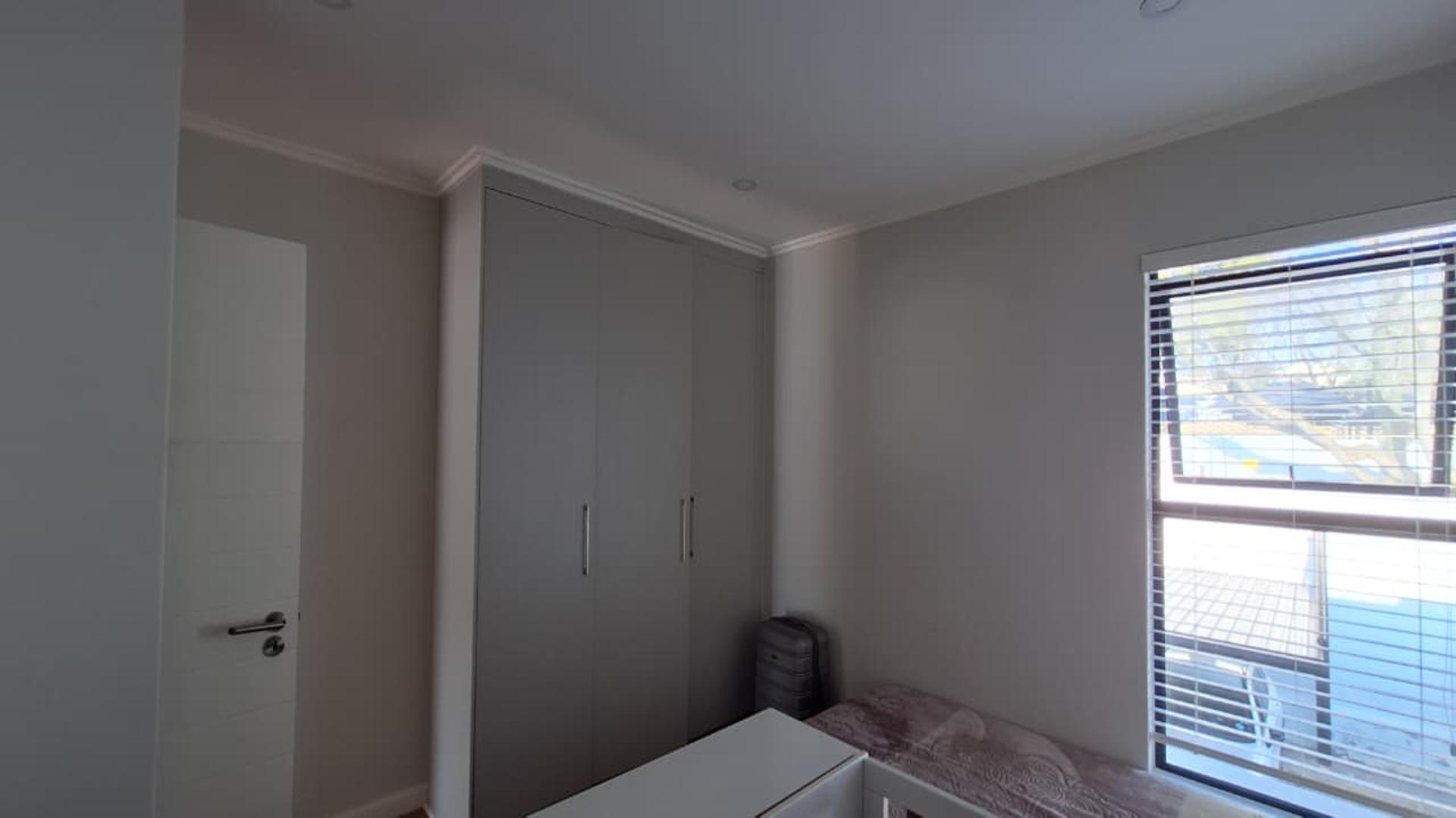Bed Room 1 - 15 square meters of property in Craighall
