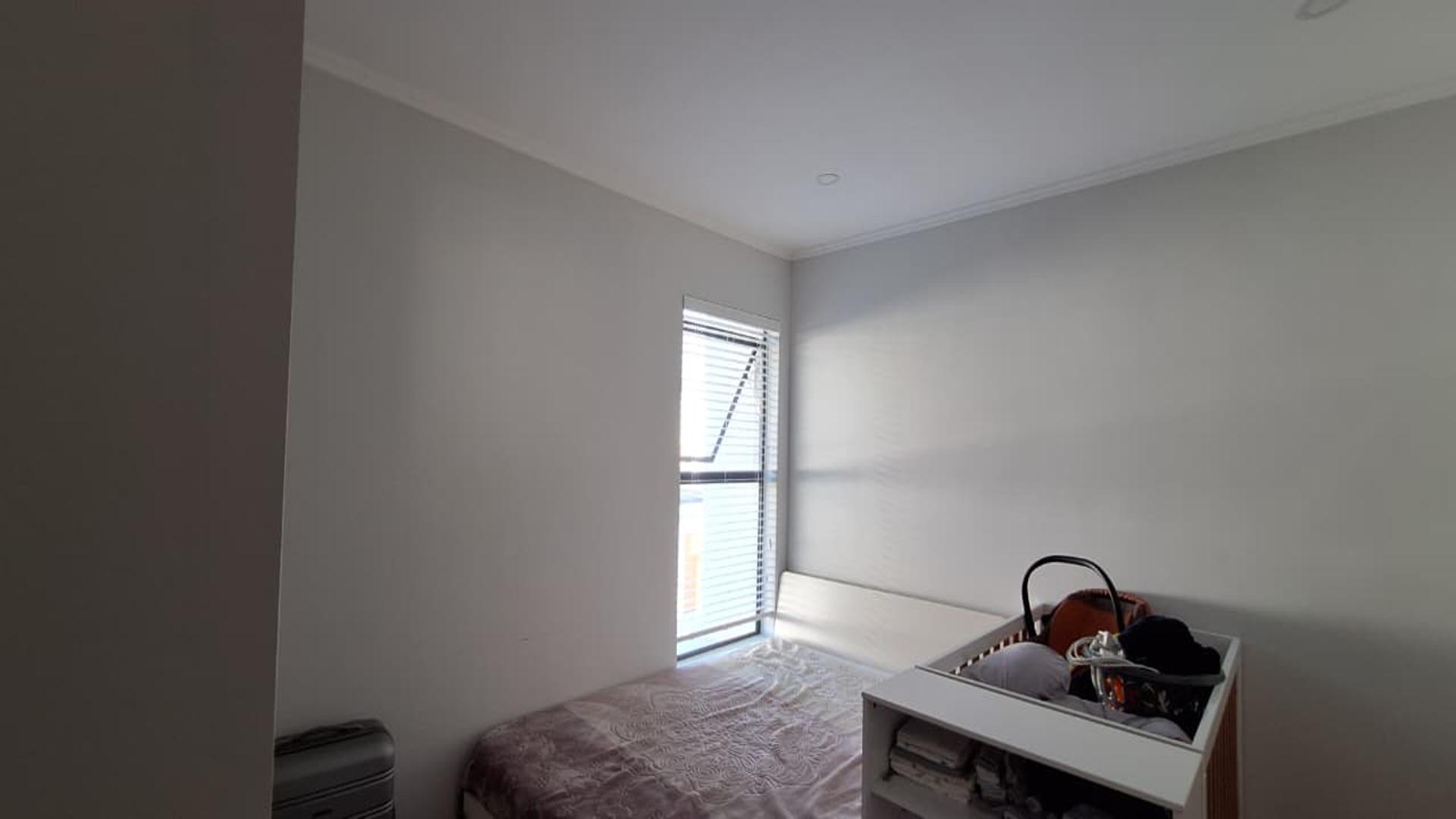 Bed Room 1 - 15 square meters of property in Craighall