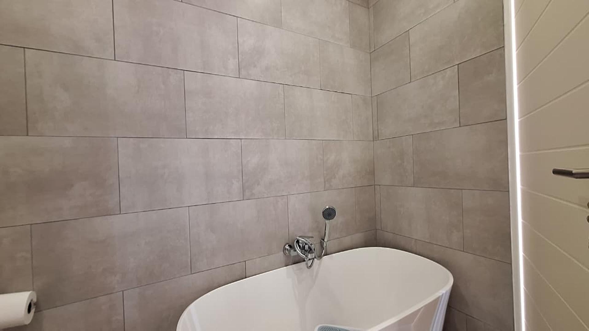 Main Bathroom - 9 square meters of property in Craighall