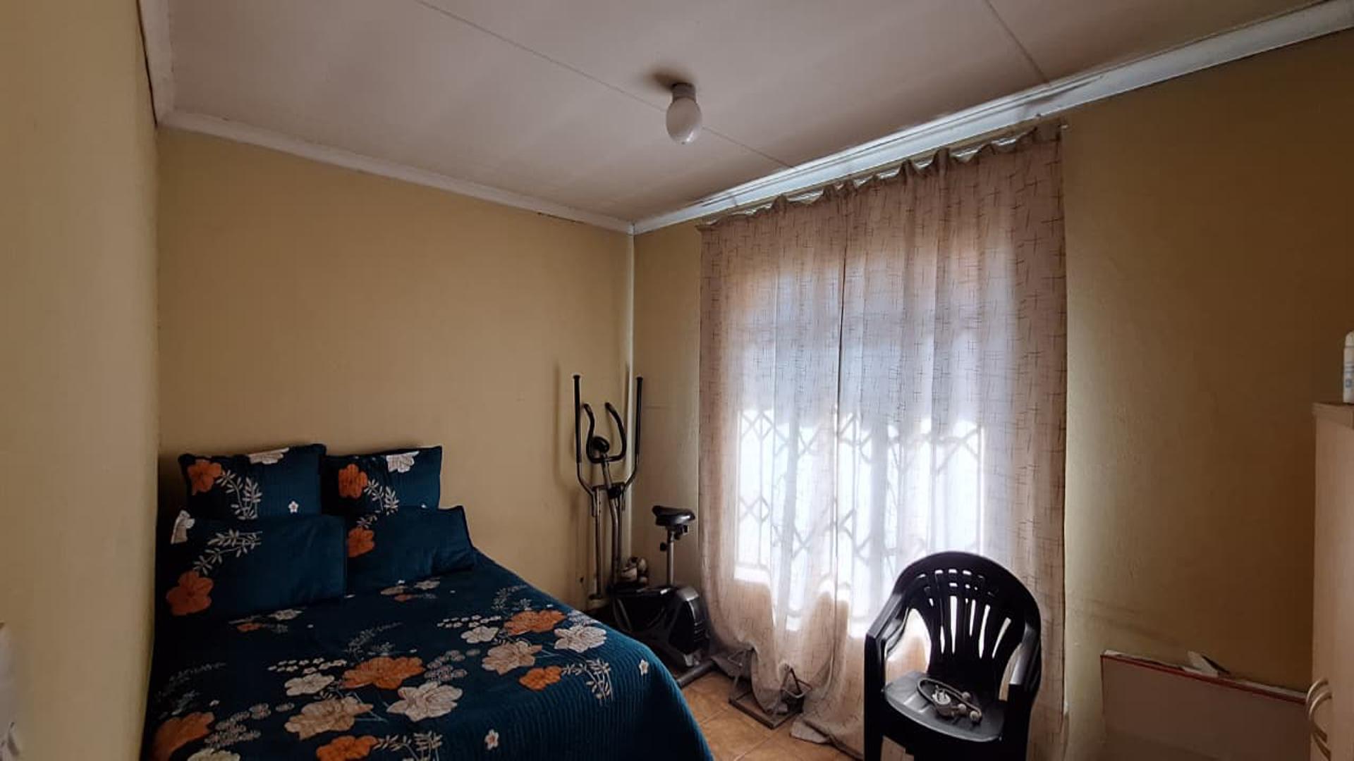 Bed Room 1 - 13 square meters of property in Mayfield