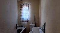 Bathroom 1 - 5 square meters of property in Mayfield