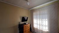 Lounges - 10 square meters of property in Mayfield