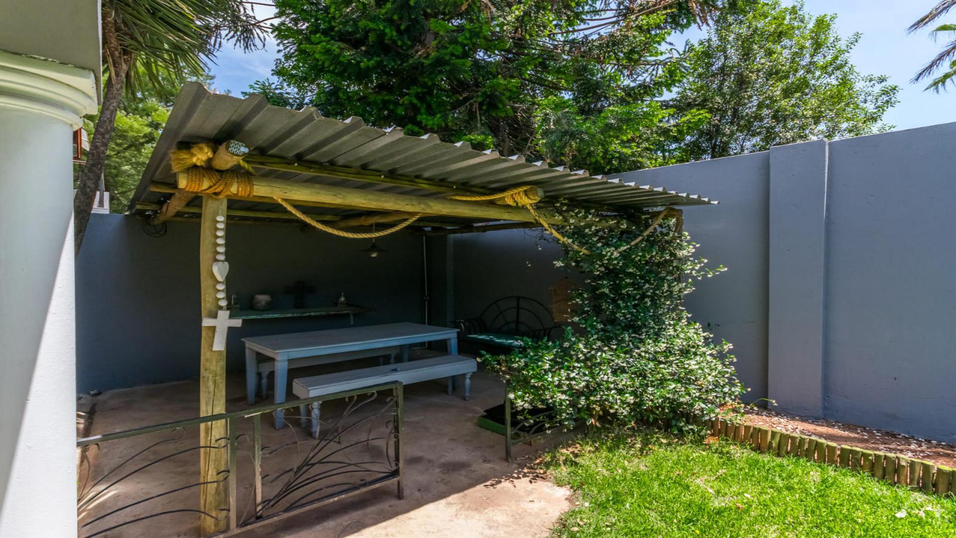 Spaces of property in Florida Park