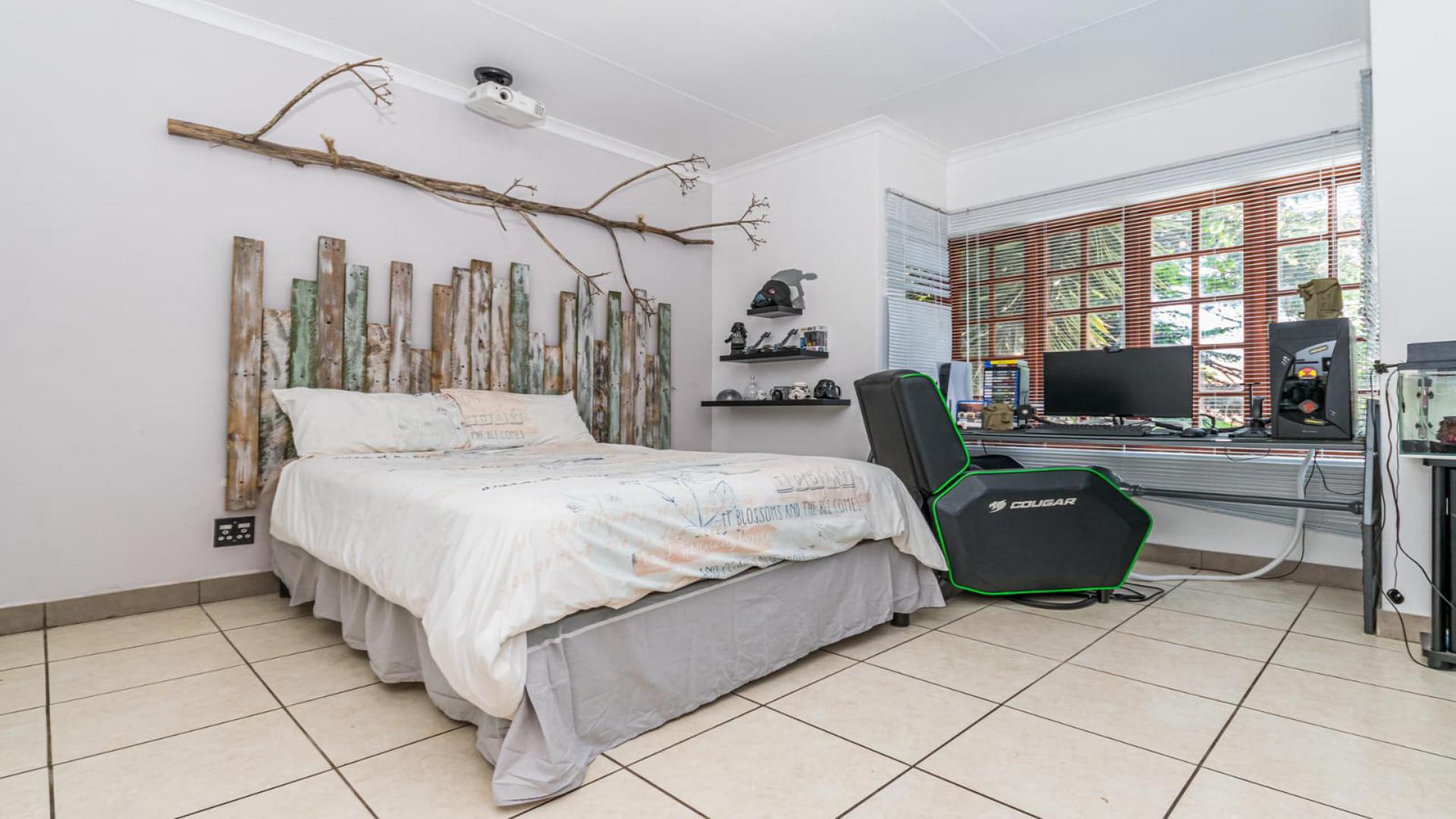 Bed Room 2 of property in Florida Park
