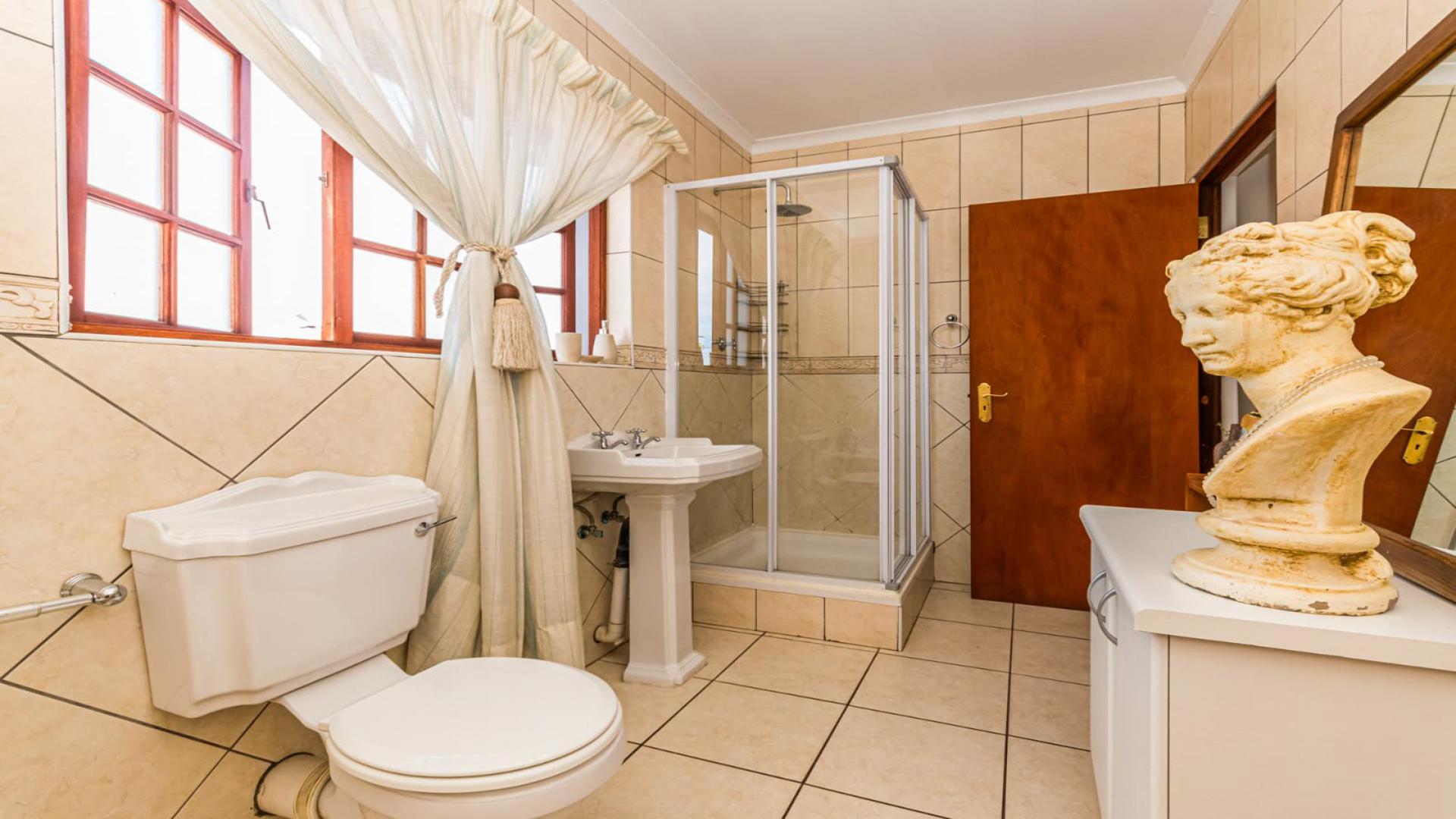 Bathroom 2 of property in Florida Park
