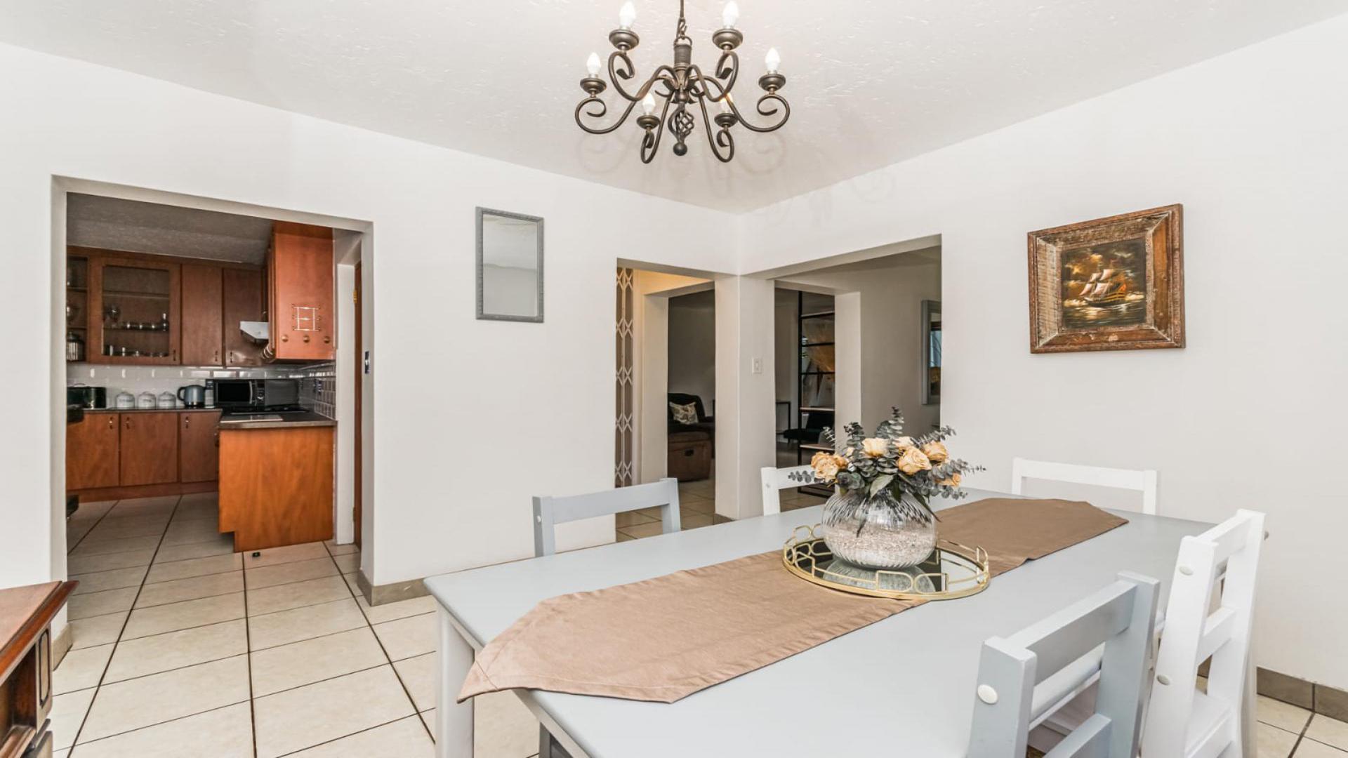 Dining Room of property in Florida Park