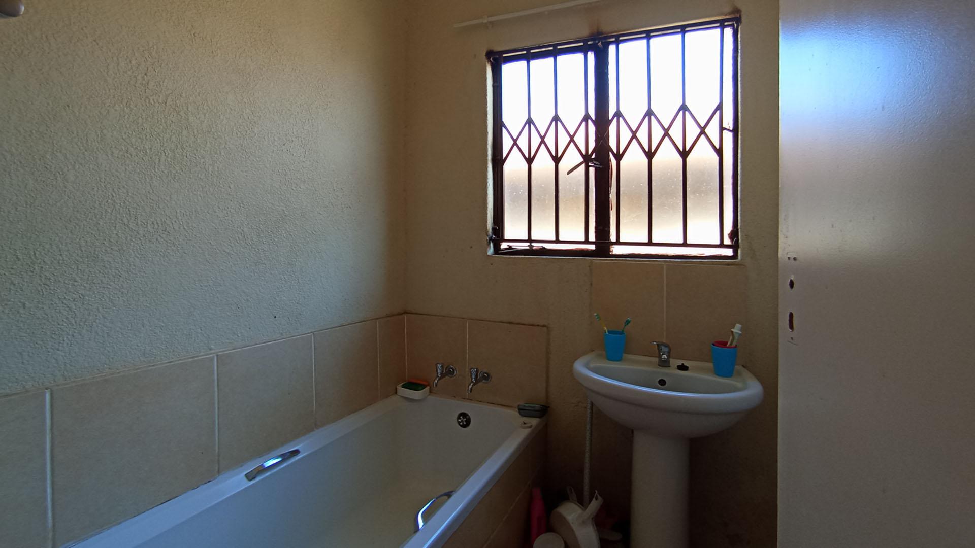 Bathroom 1 - 5 square meters of property in Soshanguve East