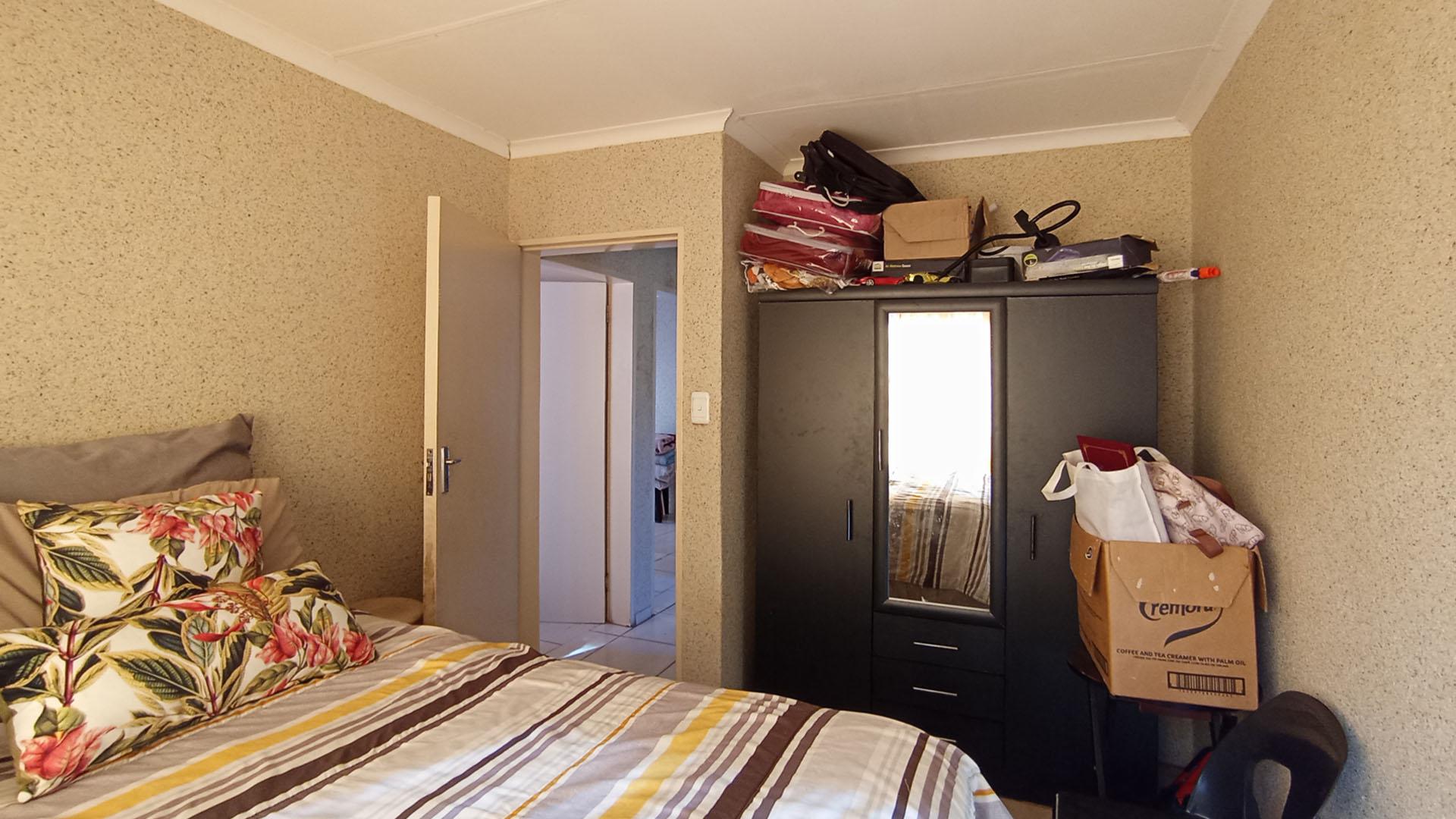Bed Room 3 - 10 square meters of property in Soshanguve East