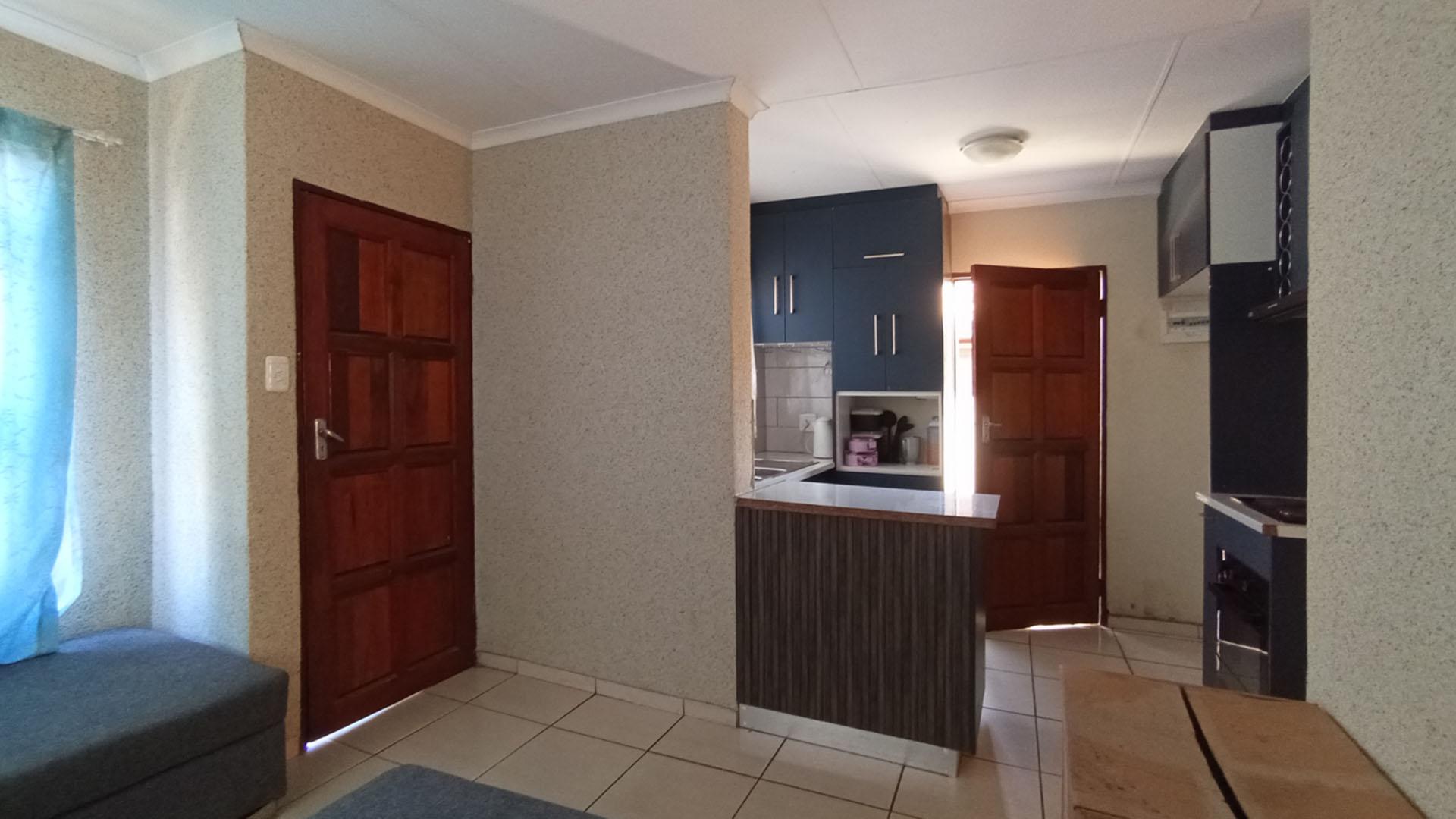 Lounges - 12 square meters of property in Soshanguve East