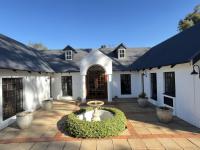  of property in Die Hoewes