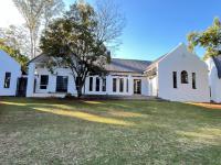  of property in Die Hoewes