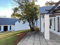  of property in Die Hoewes