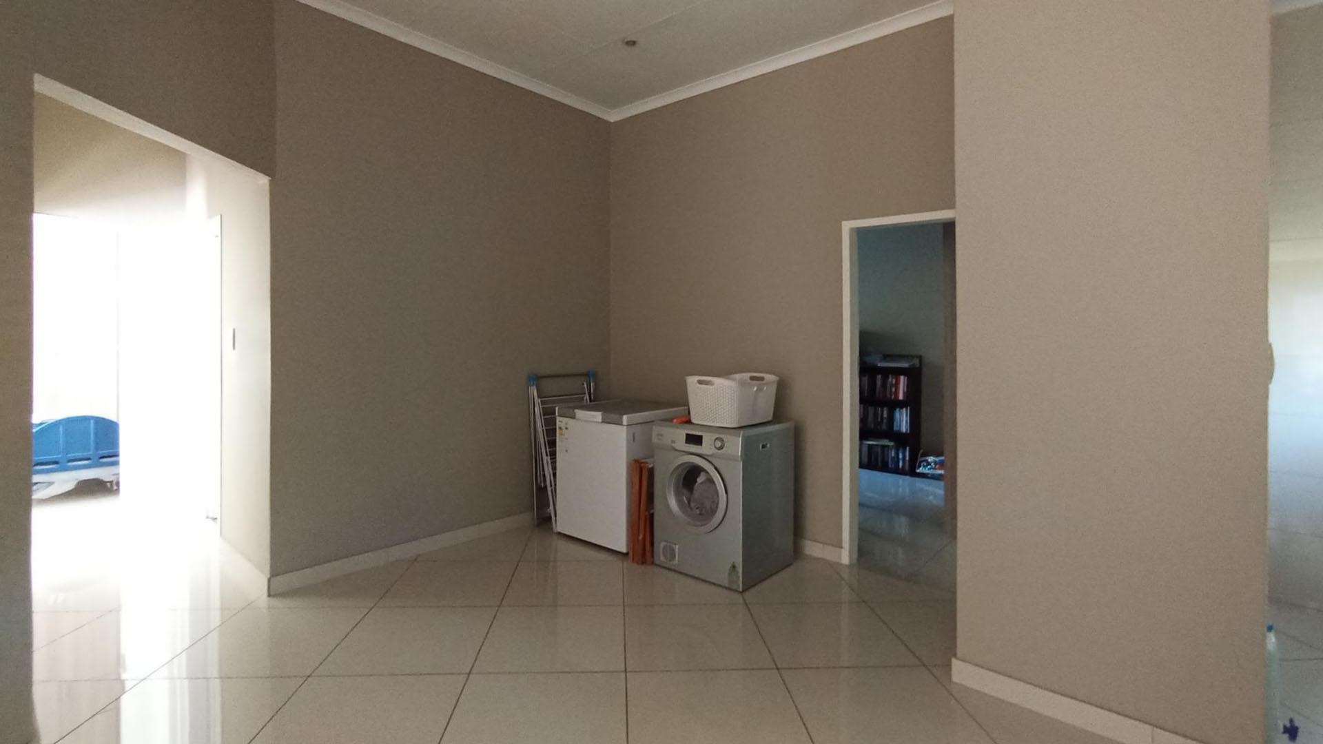 Dining Room - 10 square meters of property in Kyalami Hills