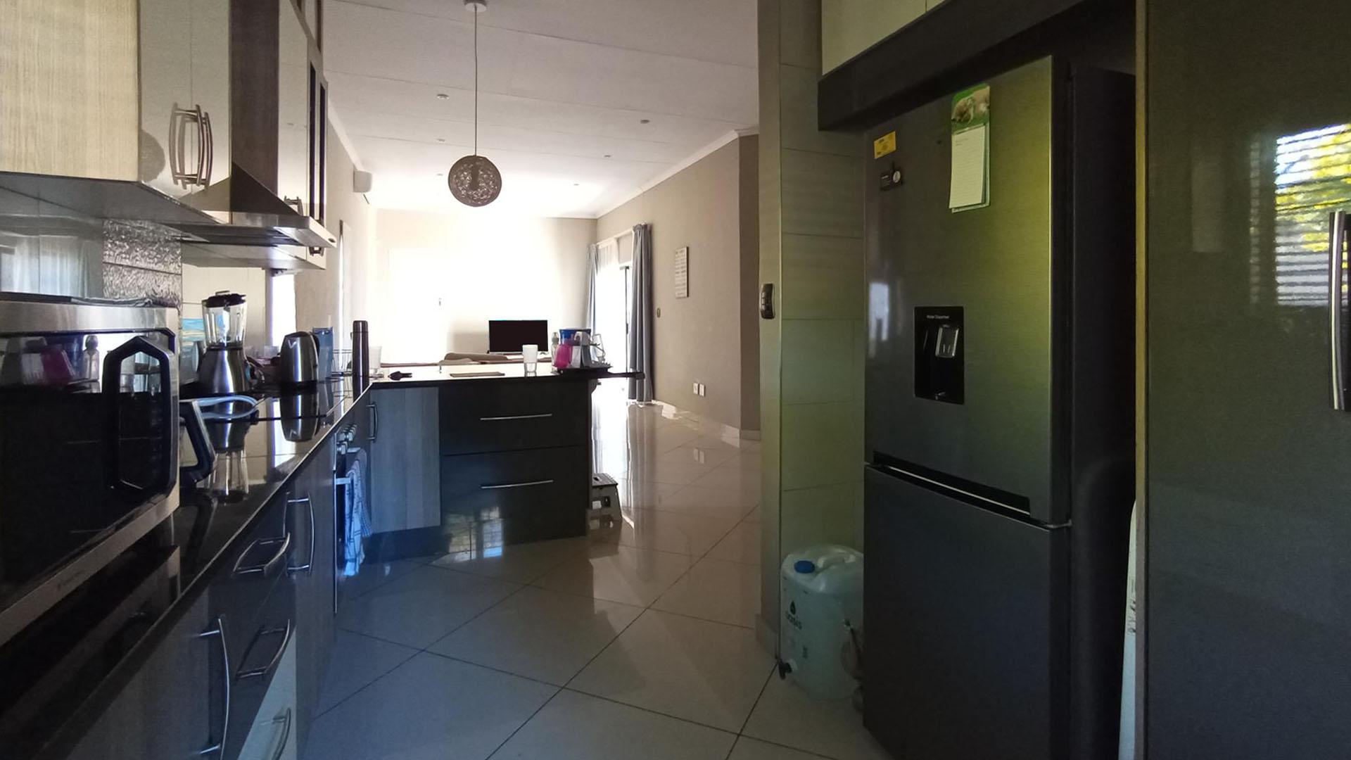 Kitchen - 16 square meters of property in Kyalami Hills
