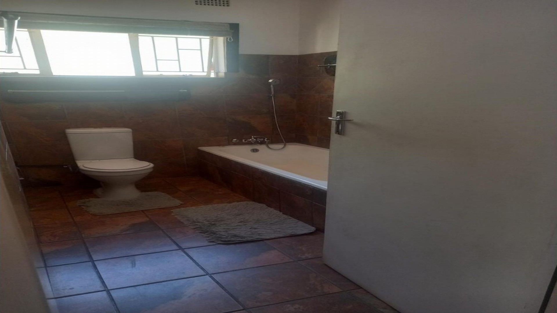 Bathroom 2 of property in Sasolburg