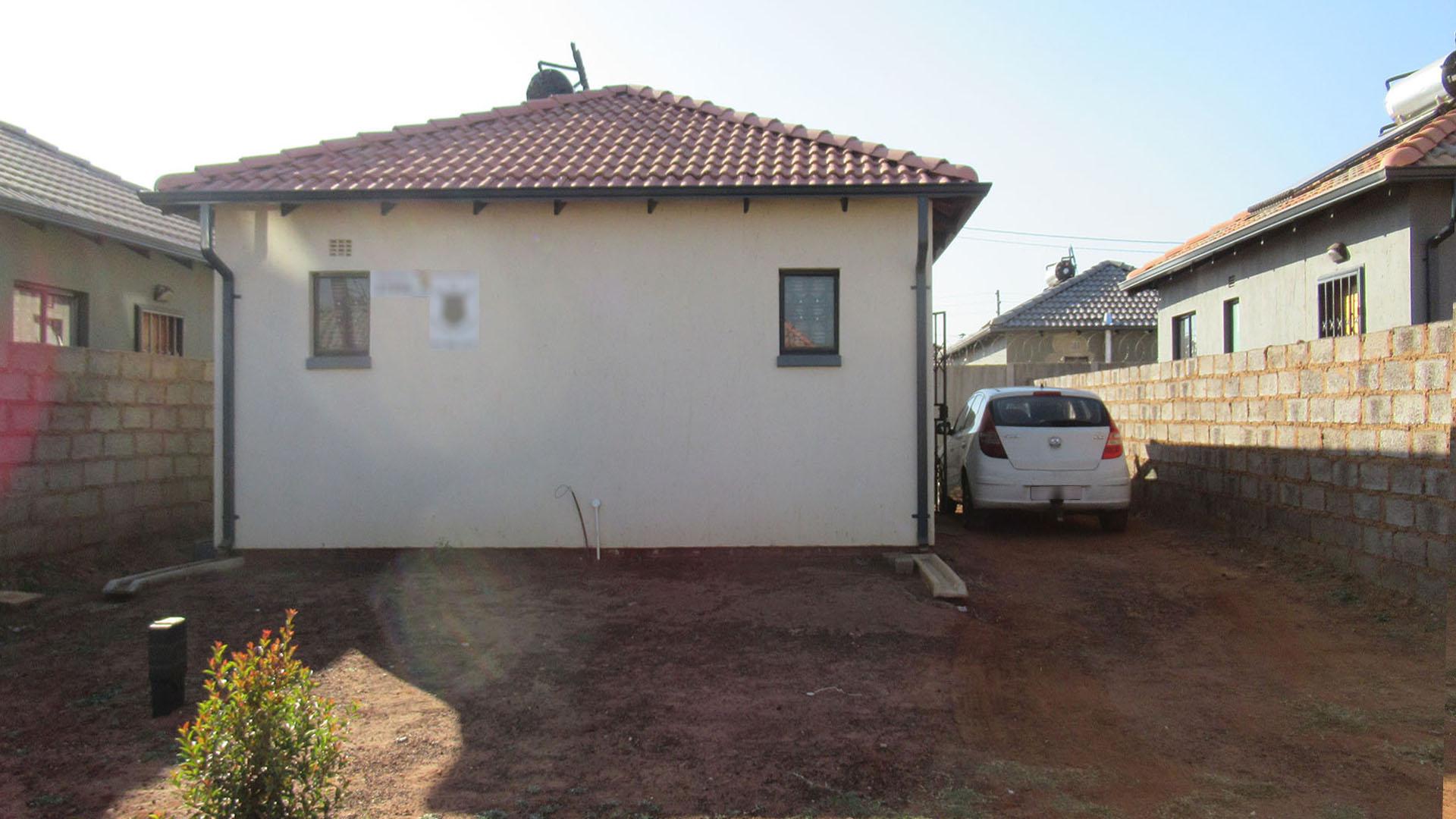 Front View of property in Protea Glen