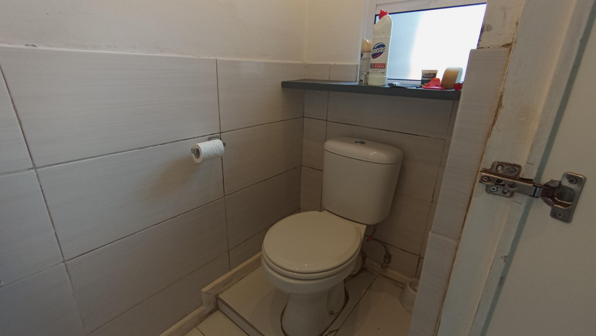 Bathroom 1 of property in Scottburgh