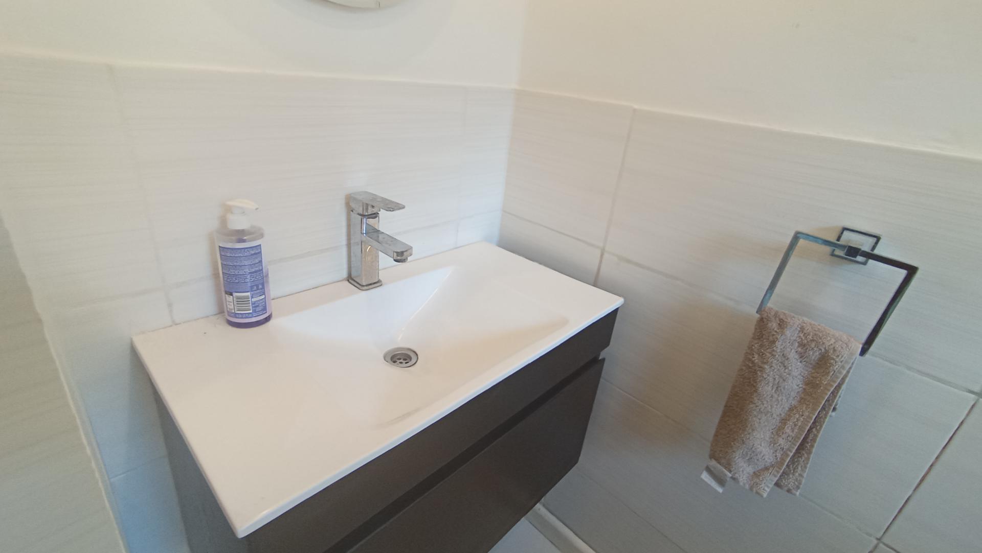 Bathroom 1 of property in Scottburgh
