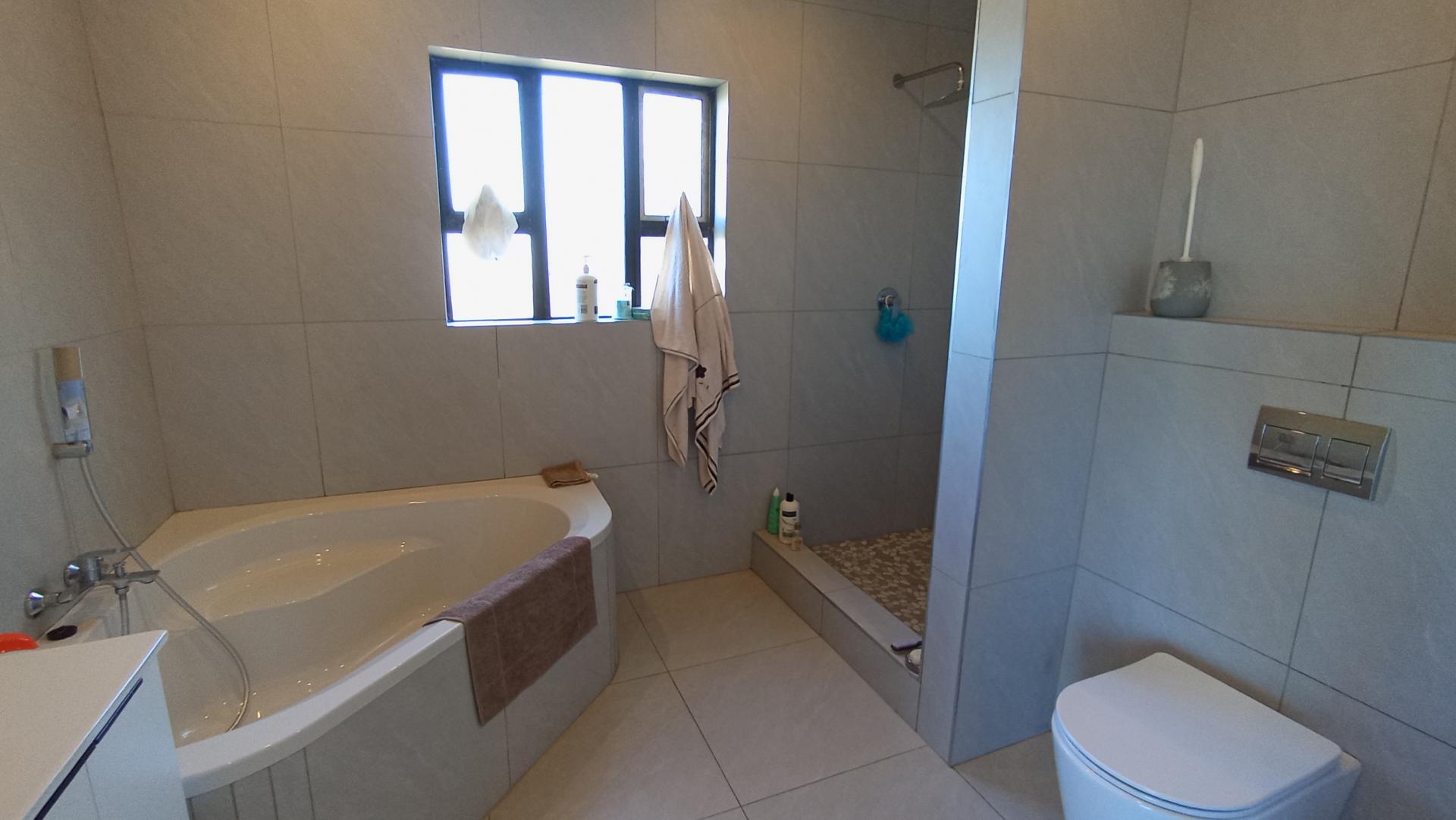 Bathroom 3+ of property in Scottburgh