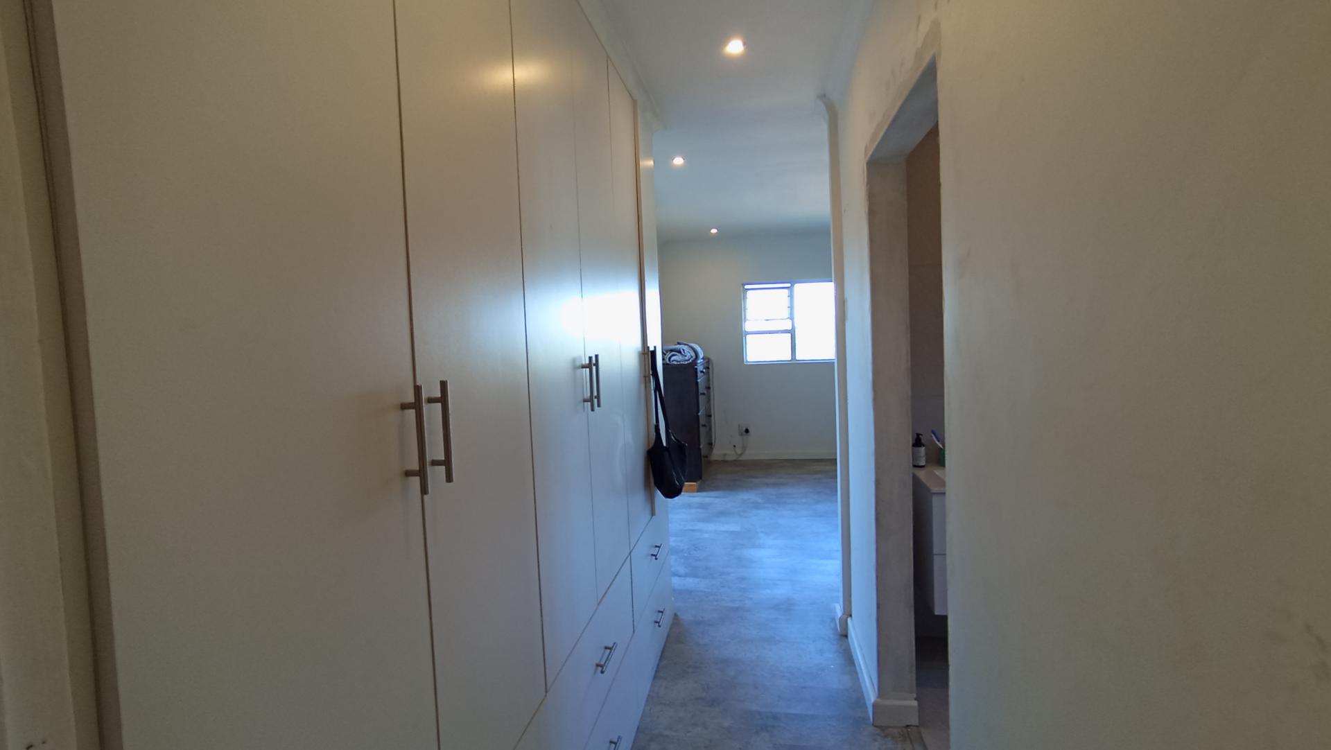 Main Bedroom of property in Scottburgh