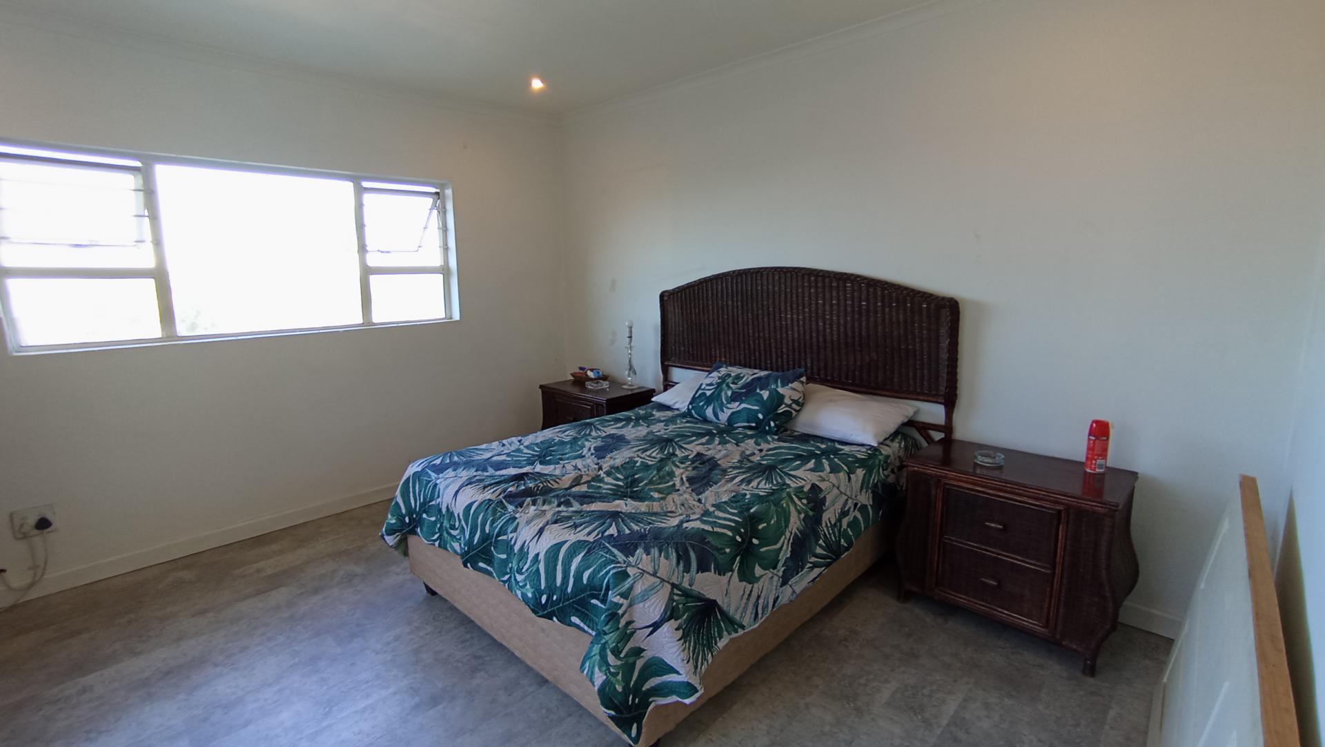 Main Bedroom of property in Scottburgh