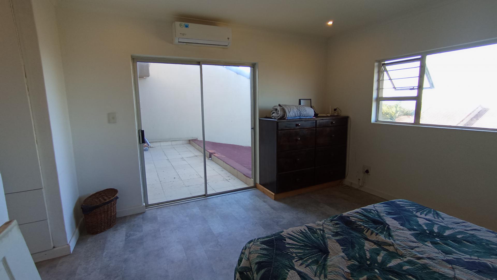 Main Bedroom of property in Scottburgh