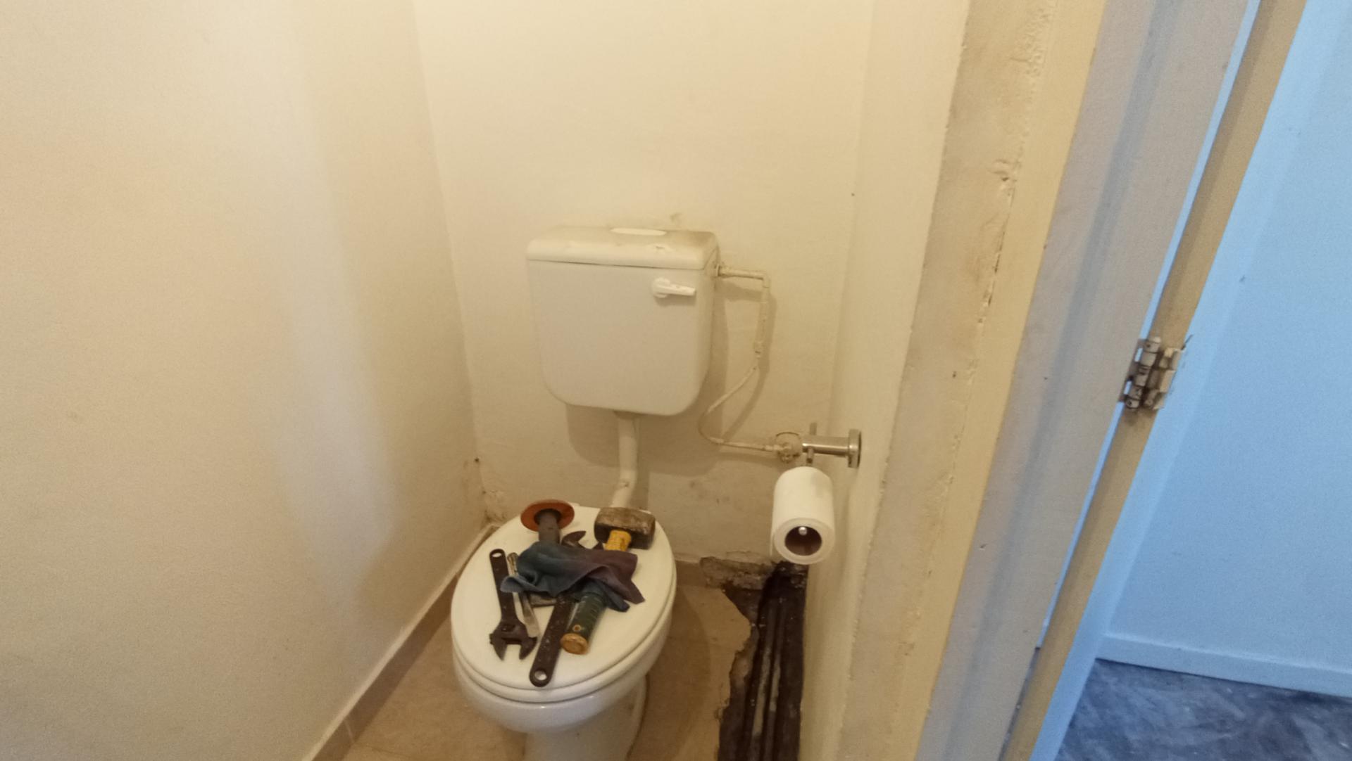 Guest Toilet of property in Scottburgh
