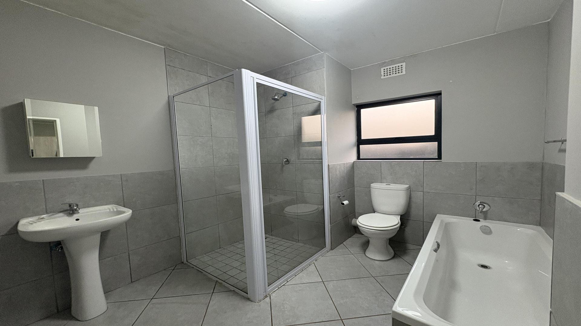 Bathroom 1 - 8 square meters of property in Norton's Home Estates