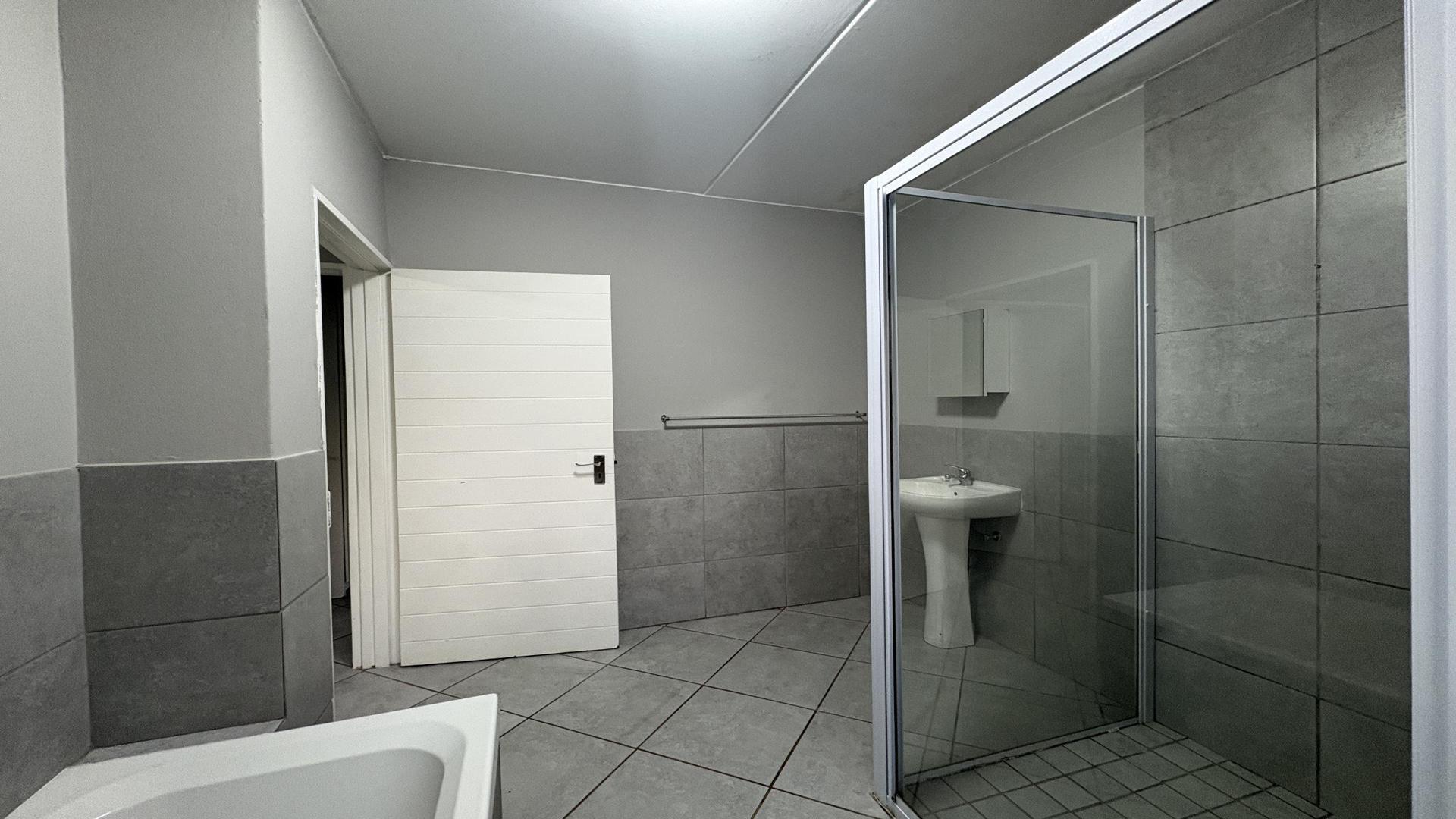 Bathroom 1 - 8 square meters of property in Norton's Home Estates