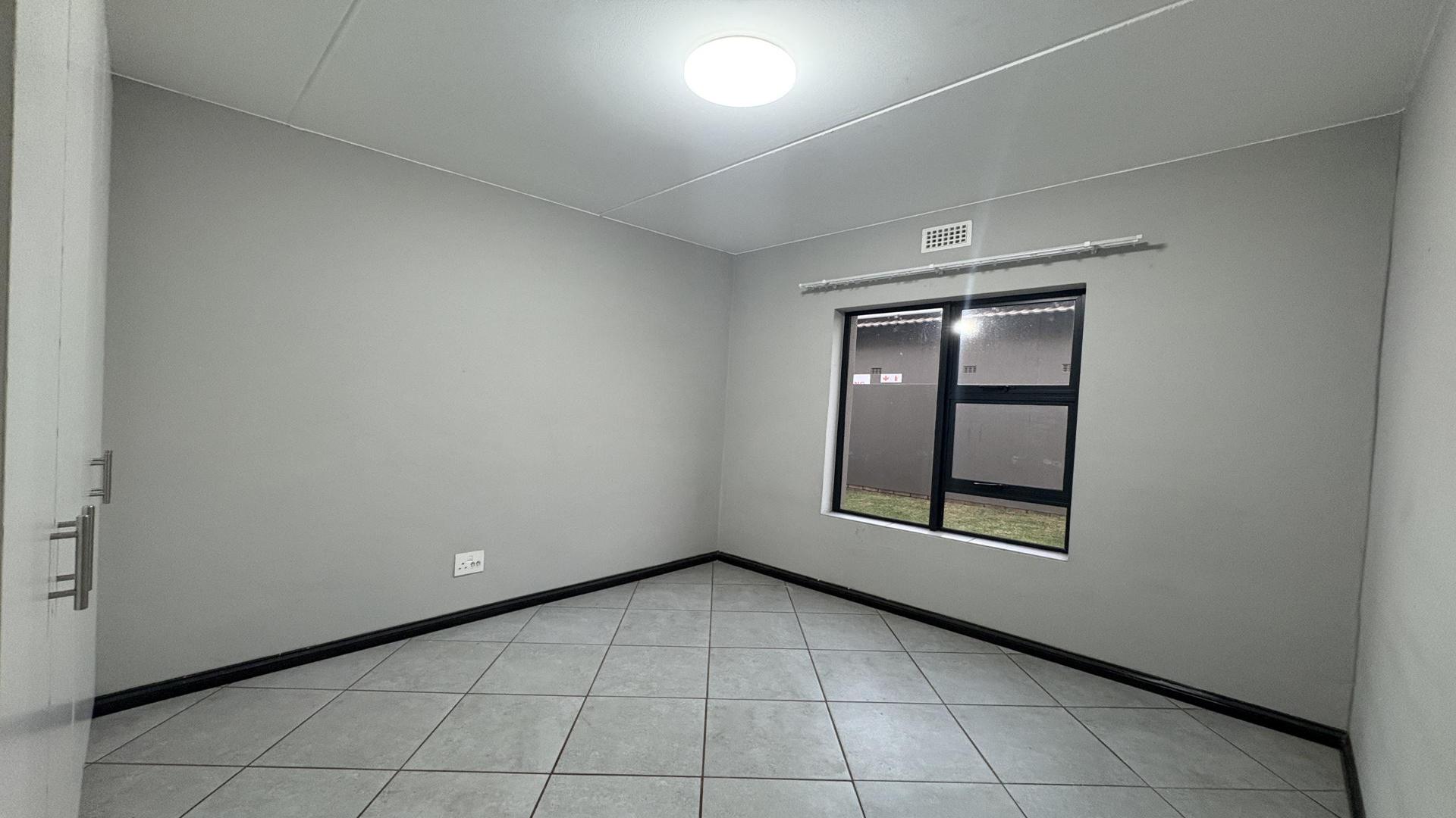 Bed Room 1 - 11 square meters of property in Norton's Home Estates