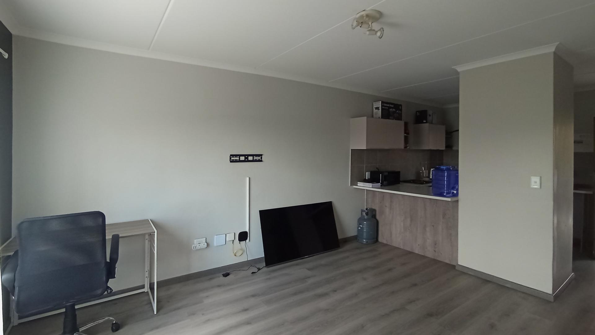 Lounges - 17 square meters of property in Wolmer