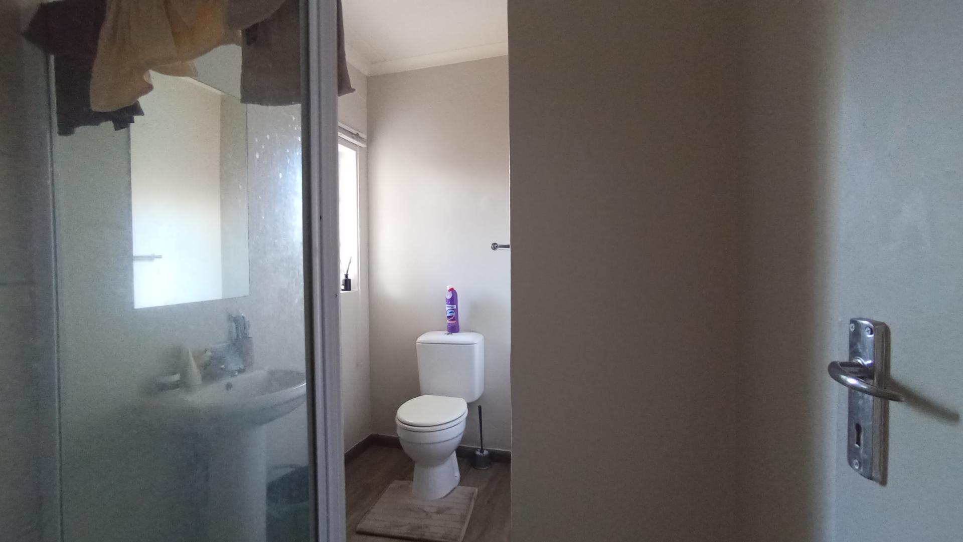 Bathroom 1 - 5 square meters of property in Wolmer
