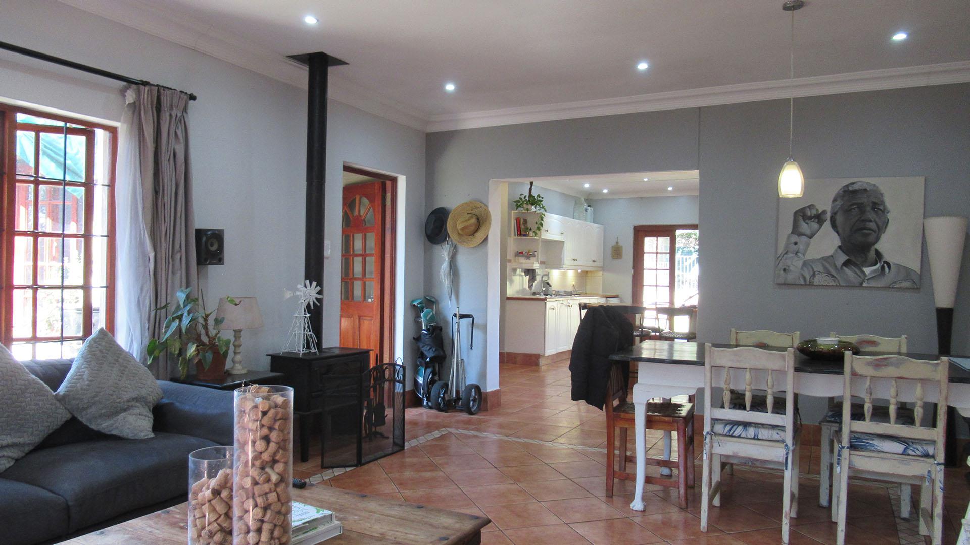Lounges - 37 square meters of property in Blairgowrie