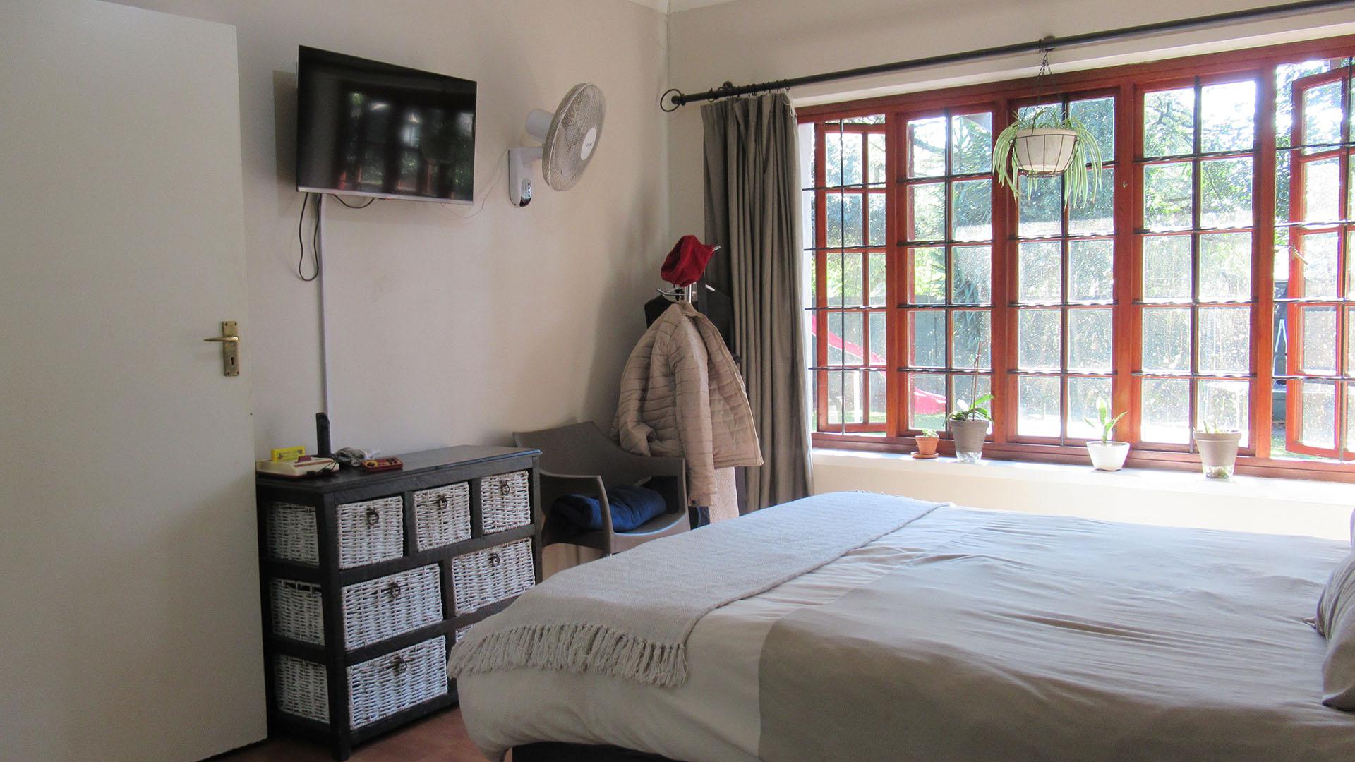 Main Bedroom - 18 square meters of property in Blairgowrie