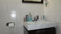 Main Bathroom - 5 square meters of property in Blairgowrie