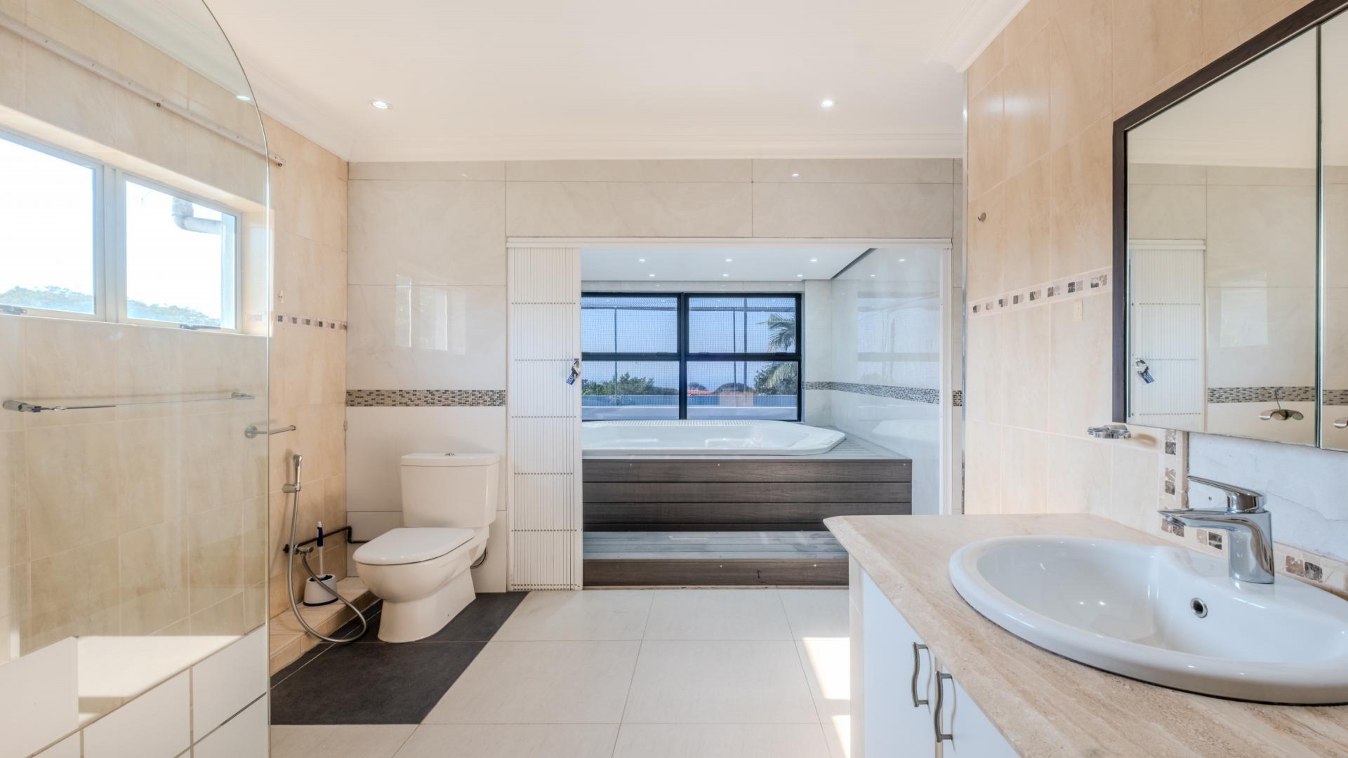 Bathroom 2 of property in Durban North 