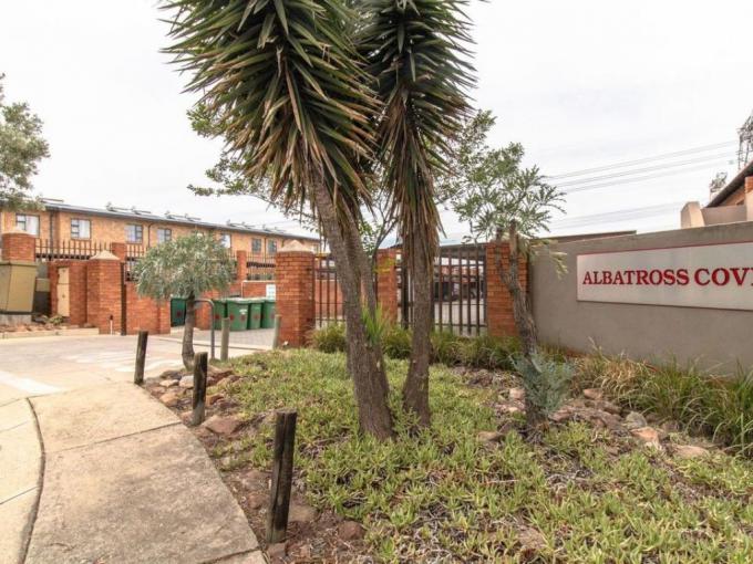 2 Bedroom Sectional Title for Sale For Sale in Albertsdal - MR714358