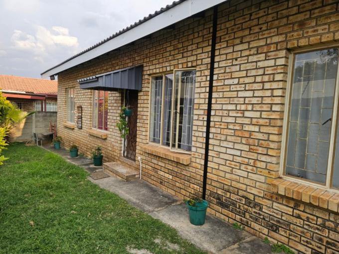 3 Bedroom House for Sale For Sale in Geelhoutpark - MR714387