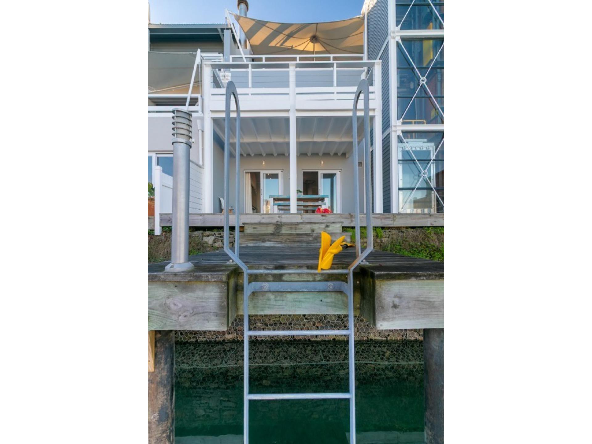  of property in Thesen Island