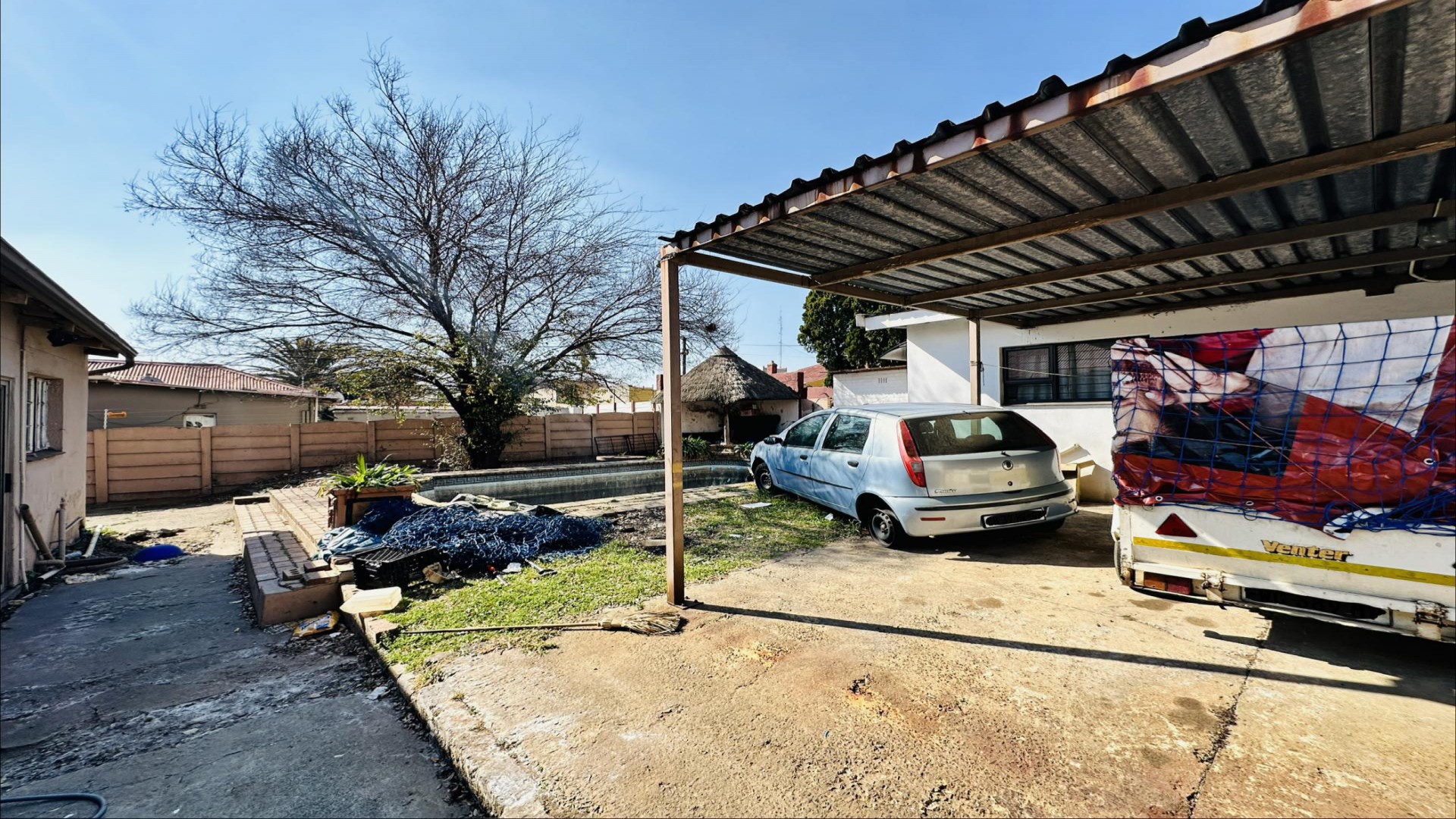 Carport  of property in Rosettenville