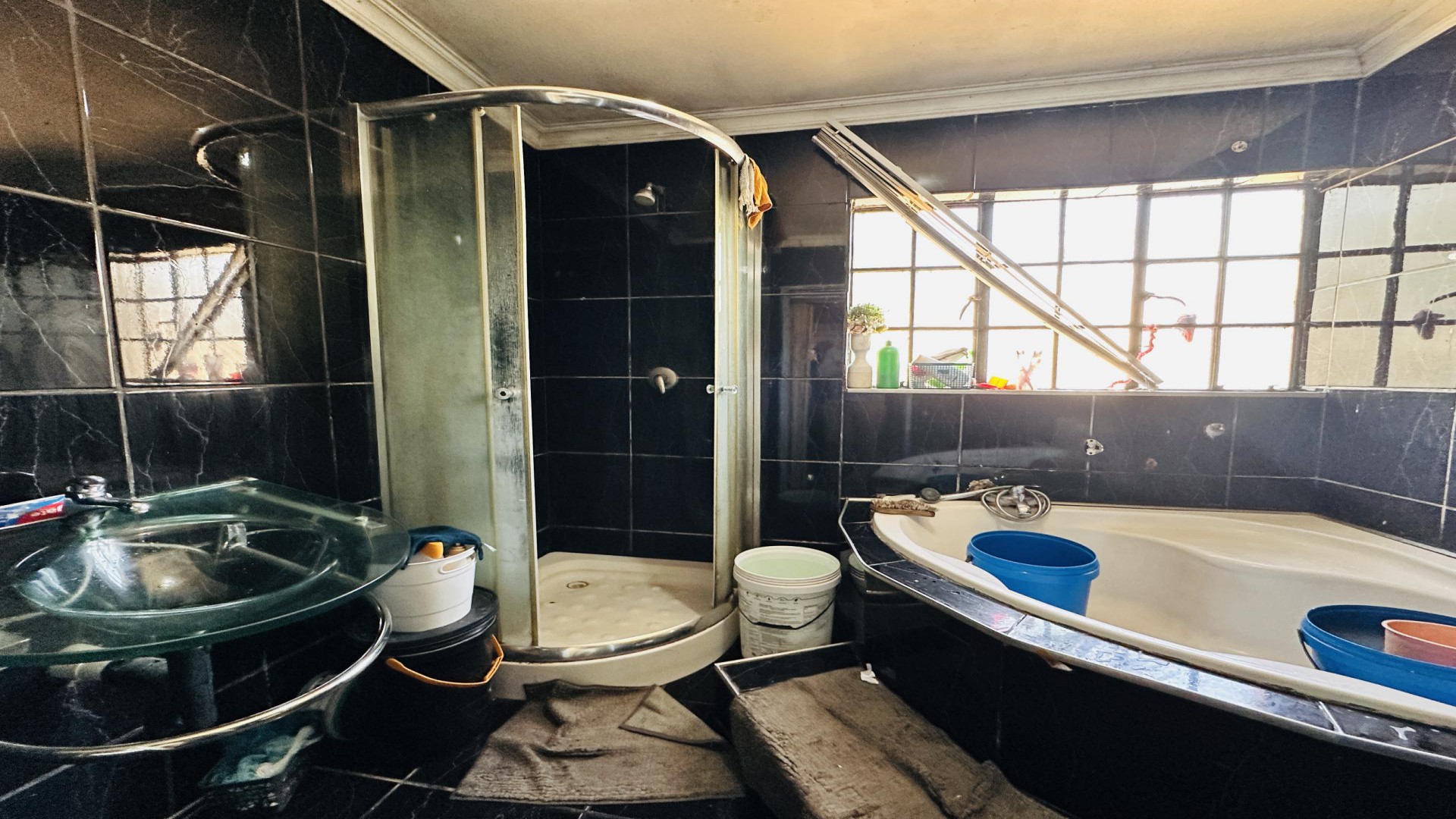 Bathroom 1 of property in Rosettenville