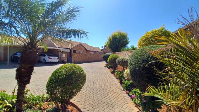 2 Bedroom Simplex for Sale For Sale in Annlin - MR714418
